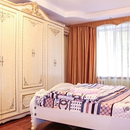 Tolebaeva 65 Daire Almatı Dış mekan fotoğraf